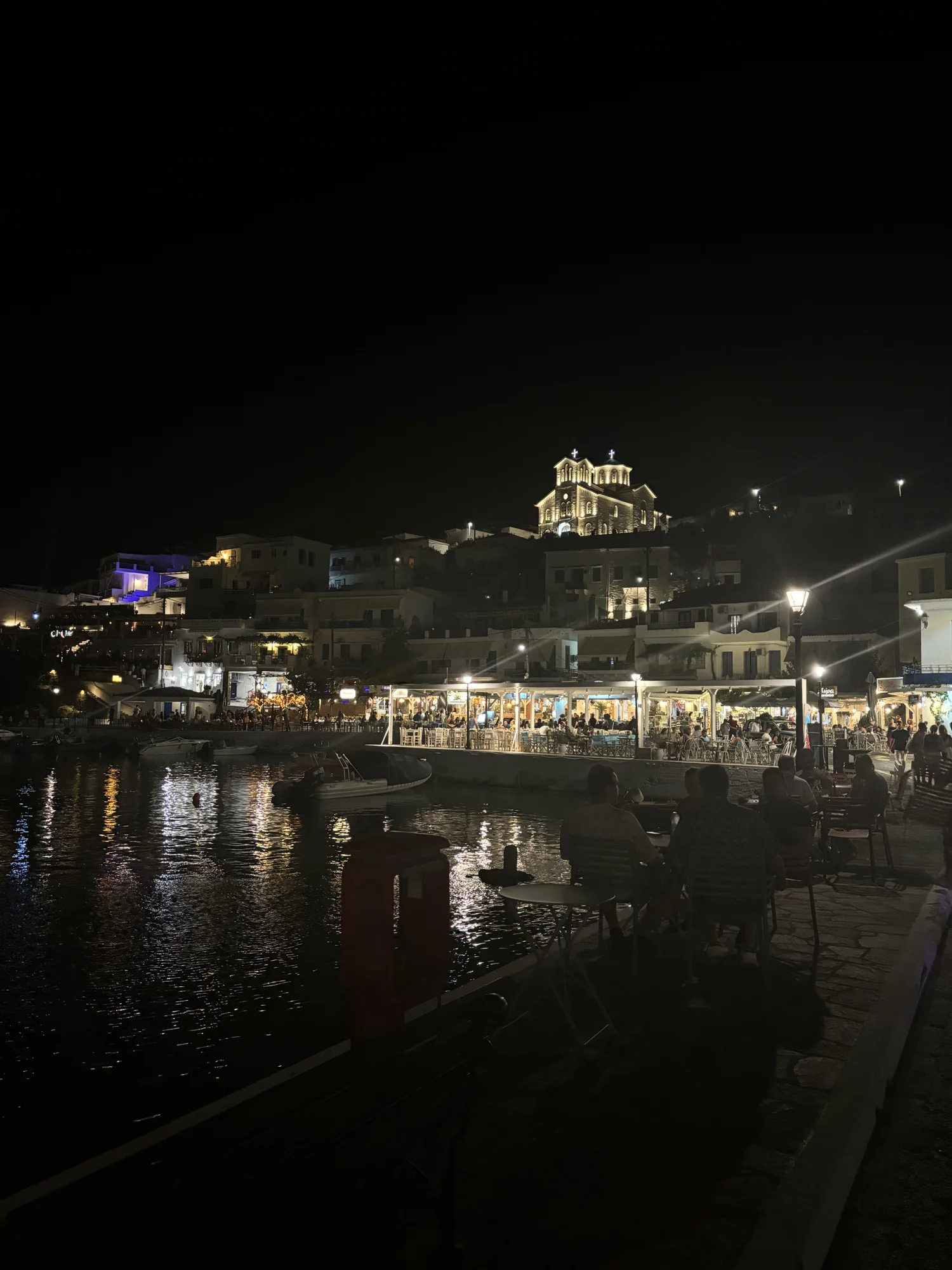 Le port, le soir, quand tout le monde sort.