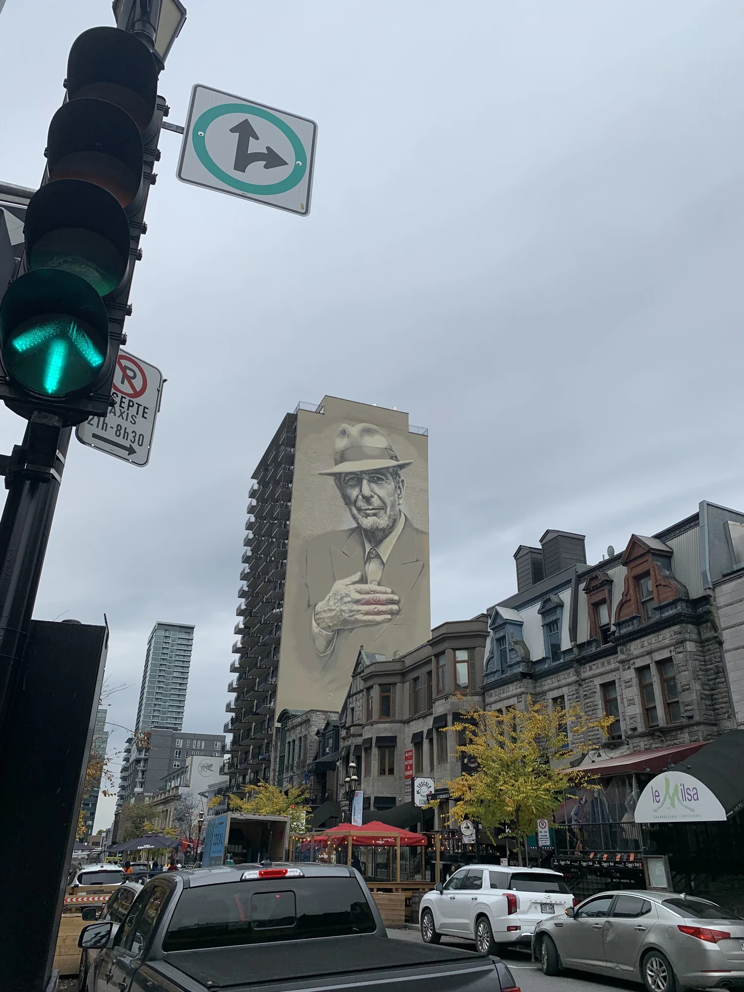 Leonard Cohen sur vingt étages, rue Crescent.