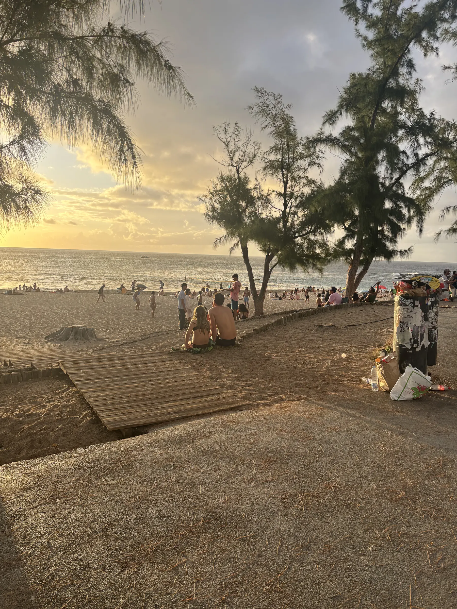 La plage de l'ouest en fin de journée, quand tout le monde sort.