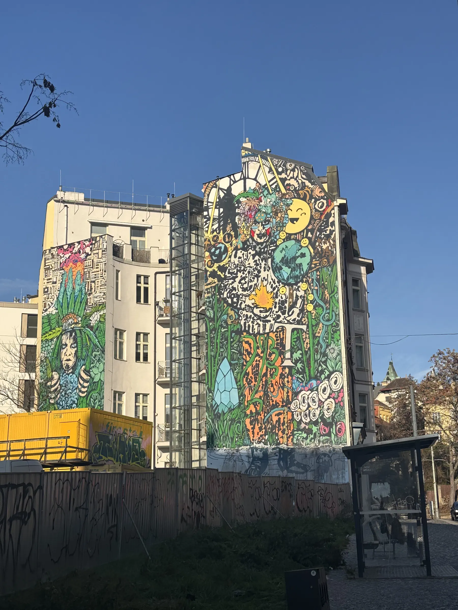 Une fresque de six étages sur un pignon aveugle, à Žižkov.