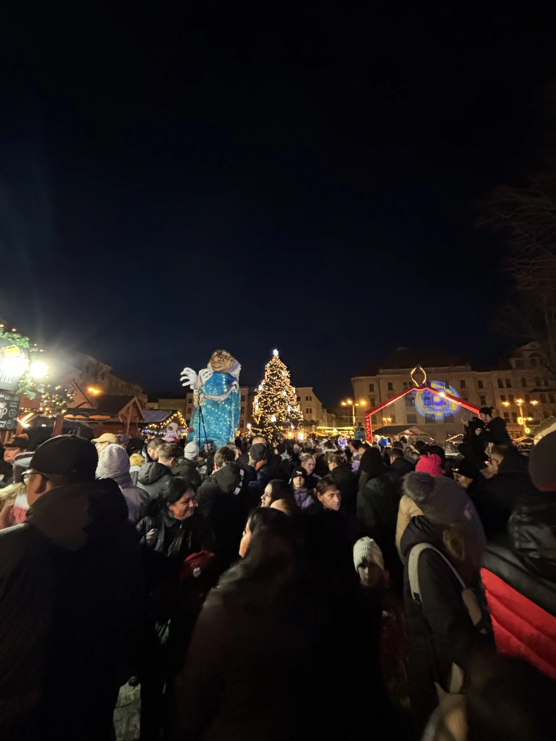 Le marché de Noël de Jihlava le soir de son ouverture.