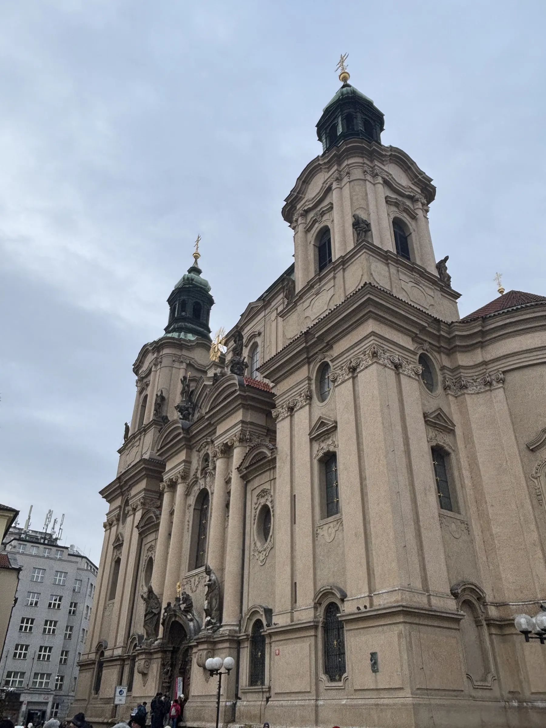 Saint-Nicolas, baroque jusqu'au bout des clochers.